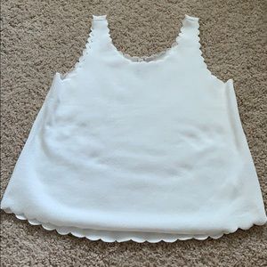 Scallop white top